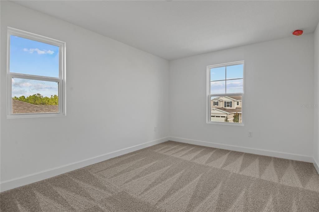 合同活跃: $529,950 (4 贝兹, 3 浴室, 2670 平方英尺)