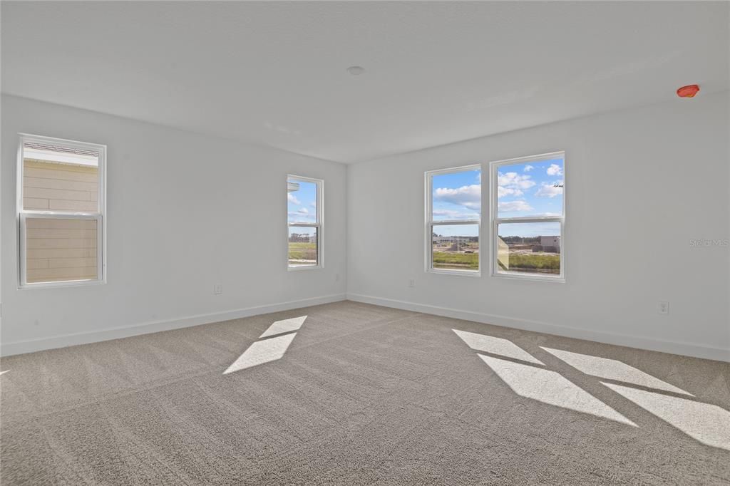 合同活跃: $529,950 (4 贝兹, 3 浴室, 2670 平方英尺)