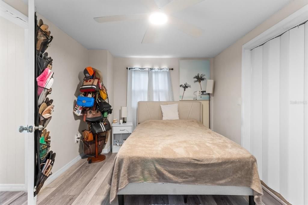 En Venta: $429,900 (5 camas, 0 baños, 1928 Pies cuadrados)