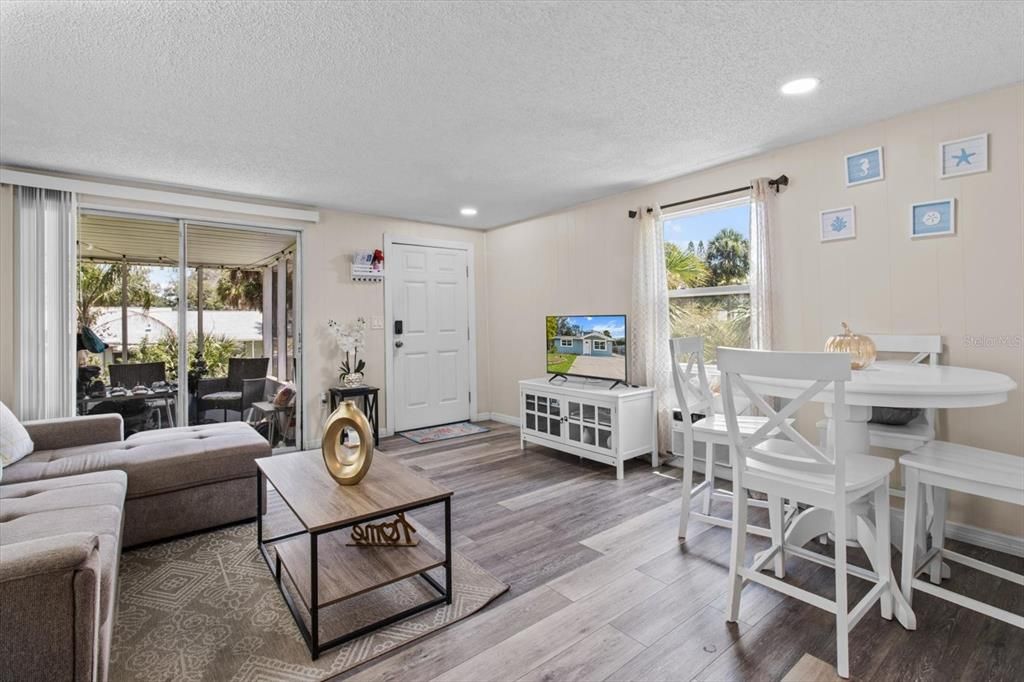 En Venta: $429,900 (5 camas, 0 baños, 1928 Pies cuadrados)