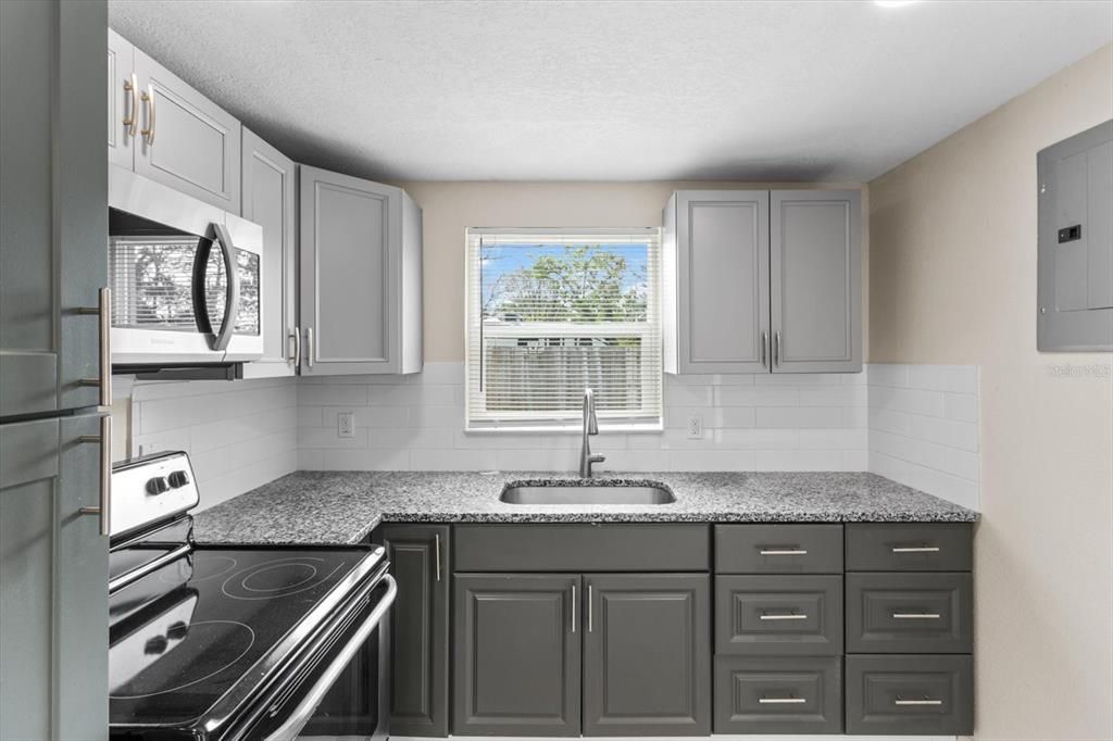 En Venta: $429,900 (5 camas, 0 baños, 1928 Pies cuadrados)