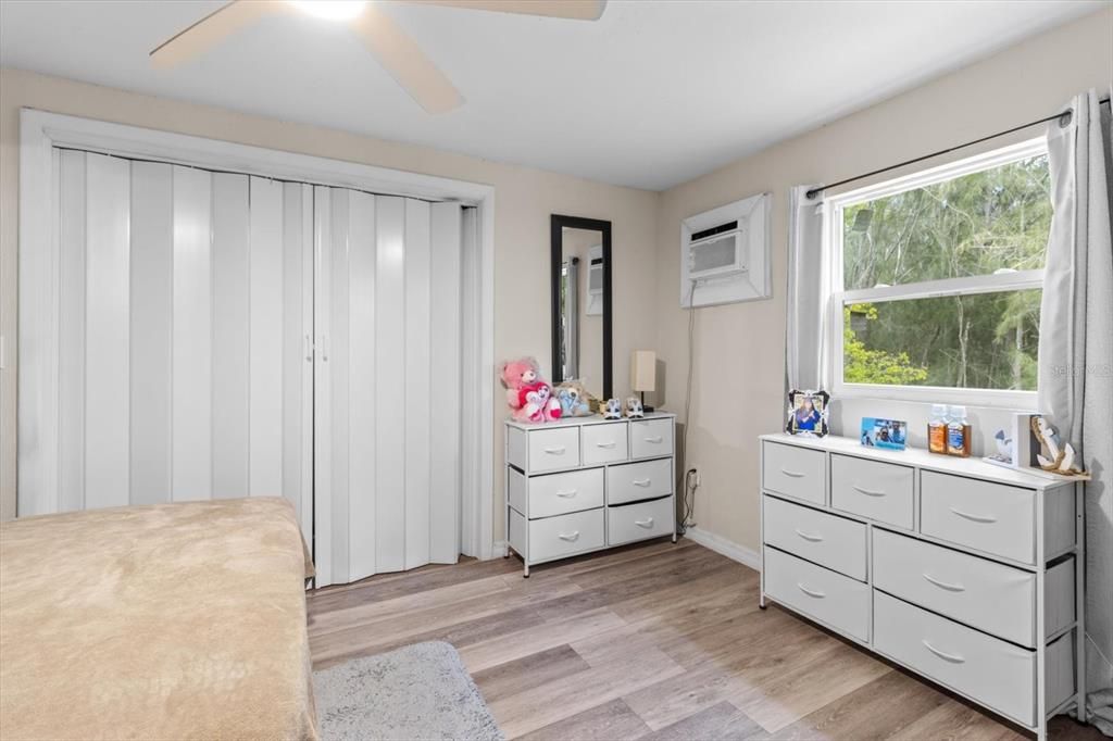 En Venta: $429,900 (5 camas, 0 baños, 1928 Pies cuadrados)