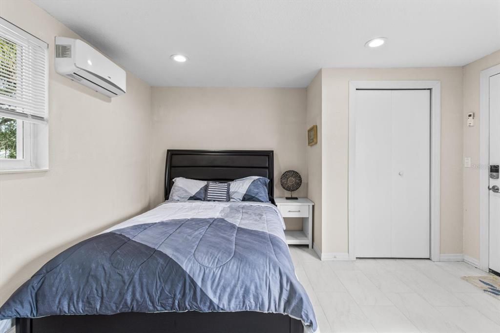 En Venta: $429,900 (5 camas, 0 baños, 1928 Pies cuadrados)