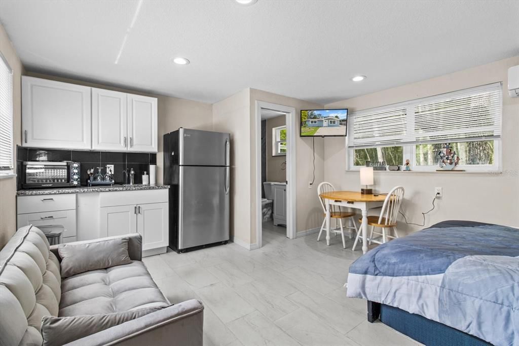 En Venta: $429,900 (5 camas, 0 baños, 1928 Pies cuadrados)