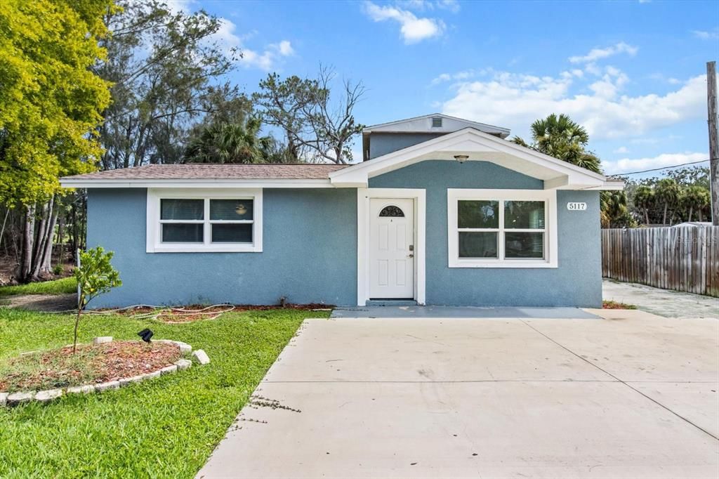 En Venta: $429,900 (5 camas, 0 baños, 1928 Pies cuadrados)