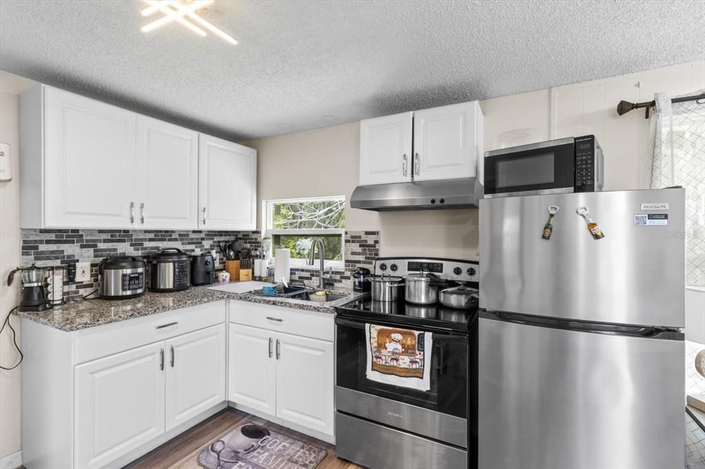 En Venta: $429,900 (5 camas, 0 baños, 1928 Pies cuadrados)