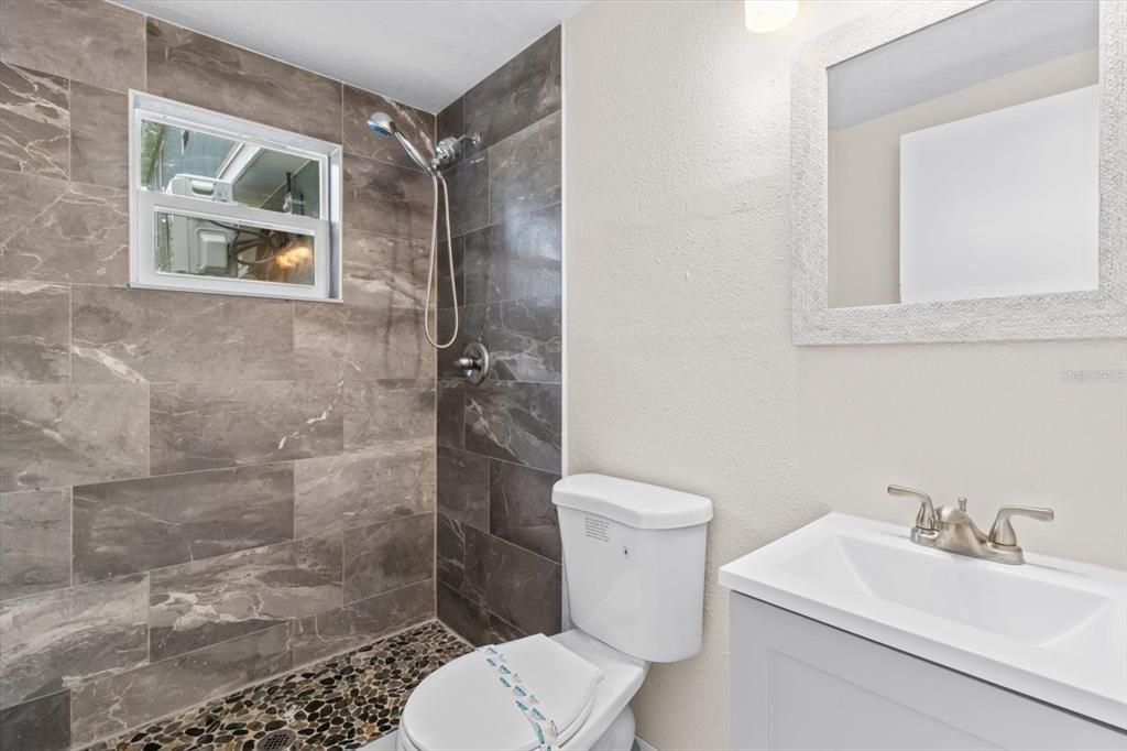 En Venta: $429,900 (5 camas, 0 baños, 1928 Pies cuadrados)