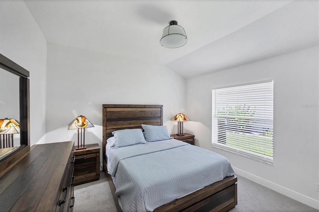 Под контрактом: $534,900 (4 спален, 2 ванн, 2245 Квадратных фут)