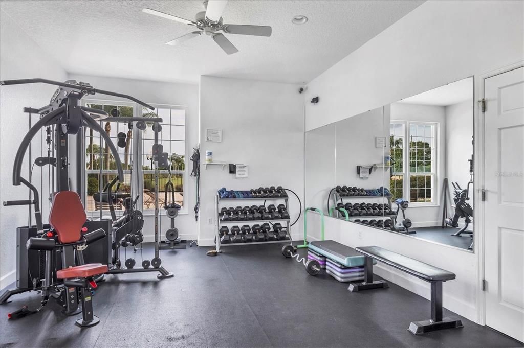 Под контрактом: $534,900 (4 спален, 2 ванн, 2245 Квадратных фут)