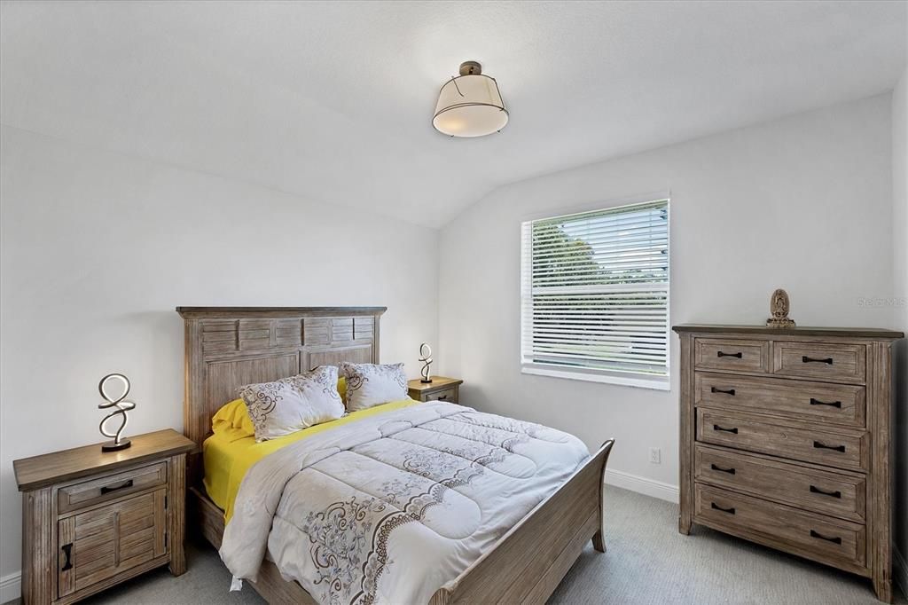 Под контрактом: $534,900 (4 спален, 2 ванн, 2245 Квадратных фут)