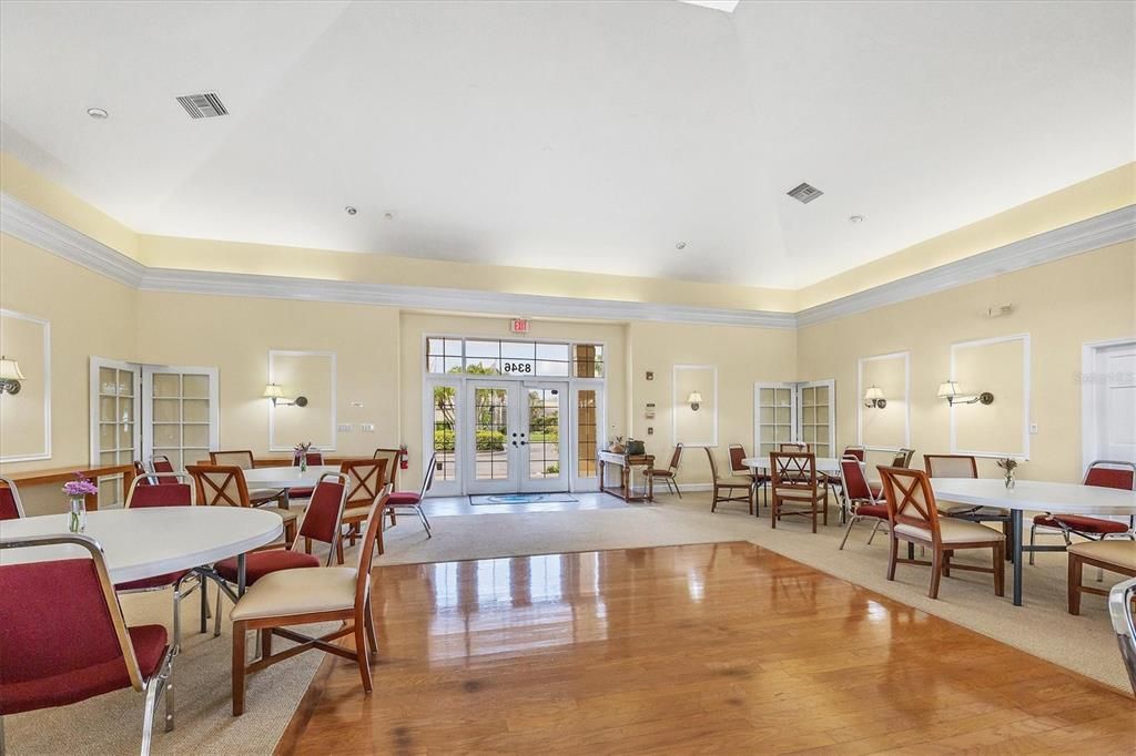 Под контрактом: $534,900 (4 спален, 2 ванн, 2245 Квадратных фут)