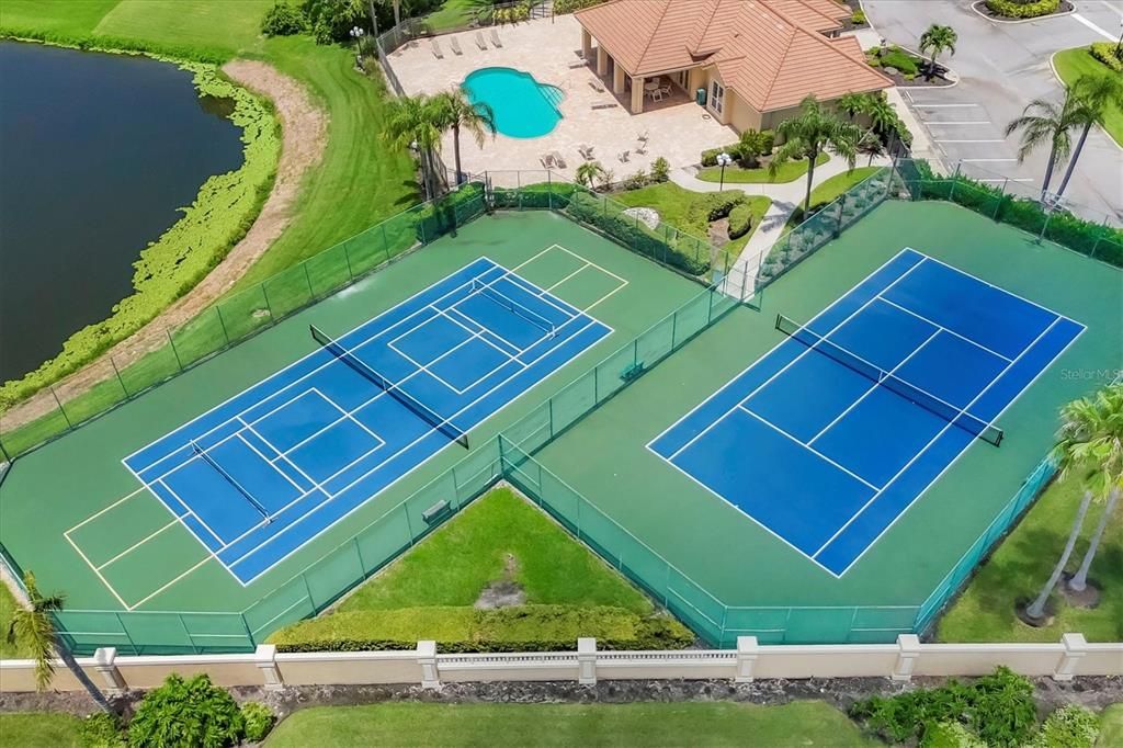 Под контрактом: $534,900 (4 спален, 2 ванн, 2245 Квадратных фут)