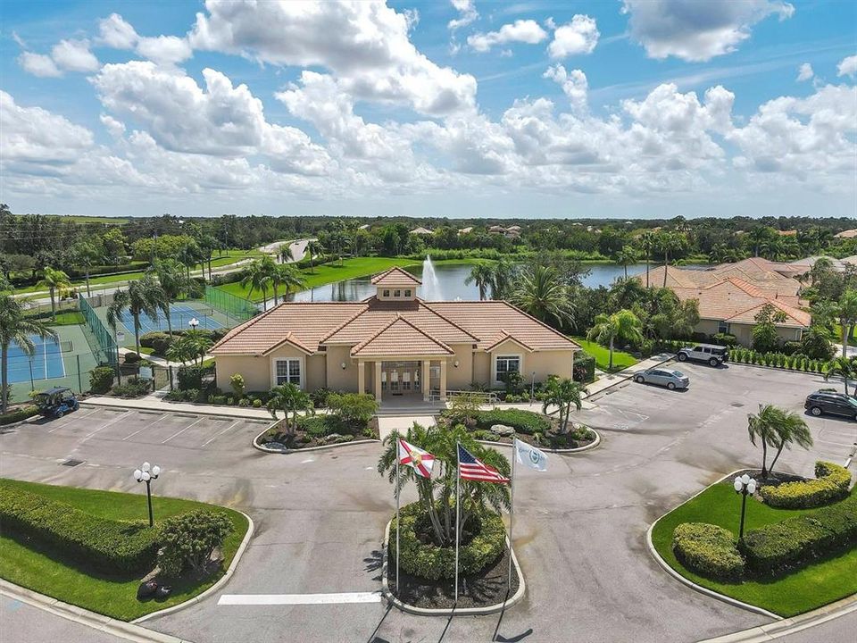 Под контрактом: $534,900 (4 спален, 2 ванн, 2245 Квадратных фут)