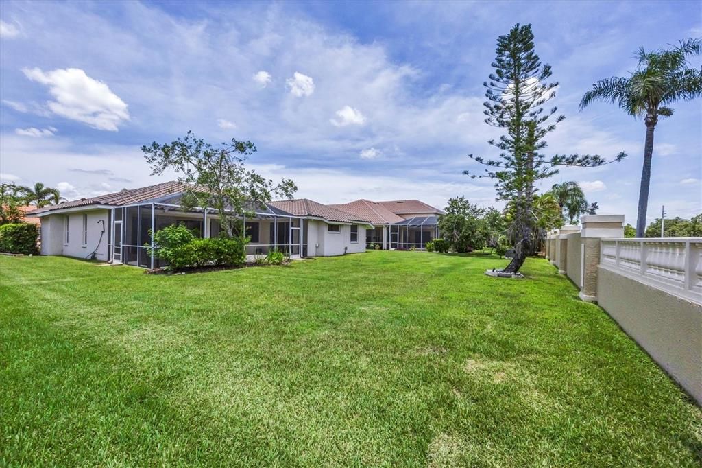 Под контрактом: $534,900 (4 спален, 2 ванн, 2245 Квадратных фут)