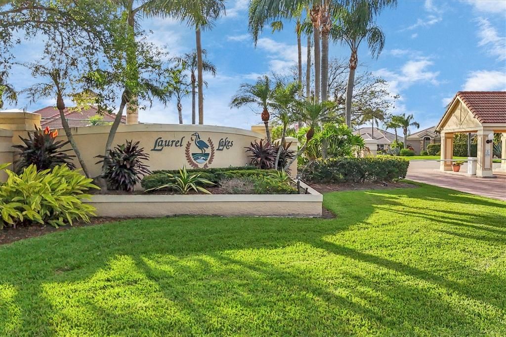 Под контрактом: $534,900 (4 спален, 2 ванн, 2245 Квадратных фут)