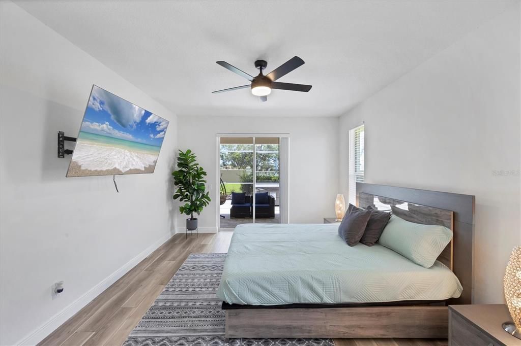 Под контрактом: $534,900 (4 спален, 2 ванн, 2245 Квадратных фут)