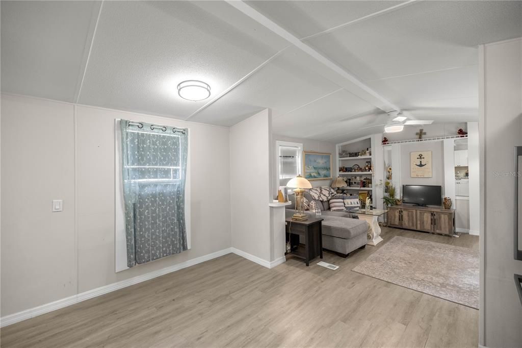 For Sale: $145,000 (3 beds, 2 baths, 1008 Square Feet)