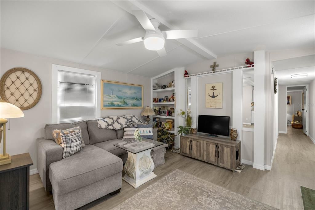 For Sale: $145,000 (3 beds, 2 baths, 1008 Square Feet)