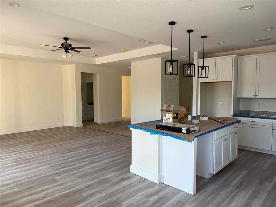 待售: $410,000 (4 贝兹, 2 浴室, 1981 平方英尺)