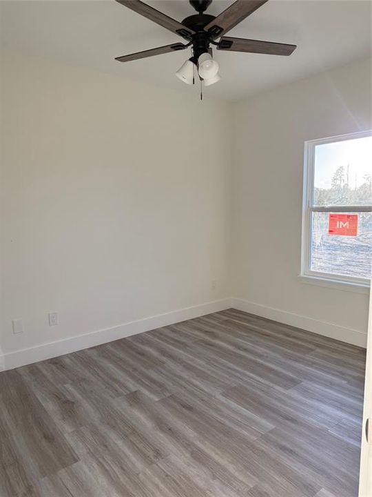 待售: $410,000 (4 贝兹, 2 浴室, 1981 平方英尺)