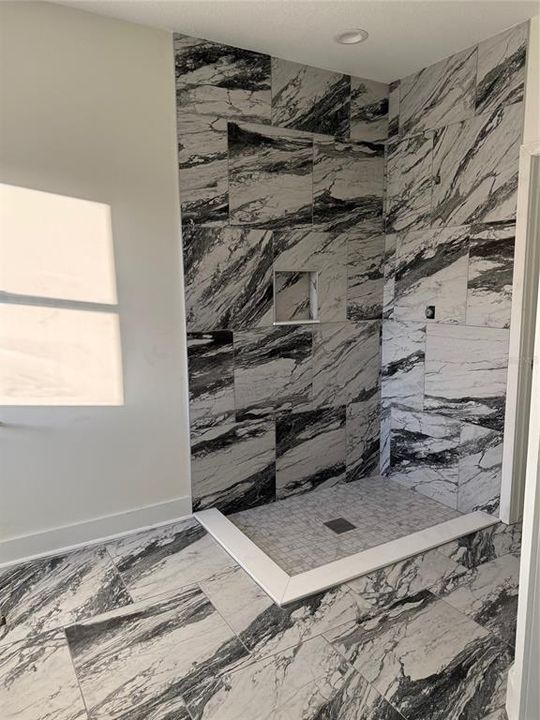 待售: $410,000 (4 贝兹, 2 浴室, 1981 平方英尺)