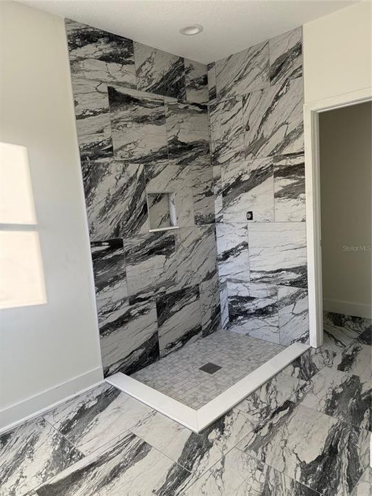 待售: $410,000 (4 贝兹, 2 浴室, 1981 平方英尺)