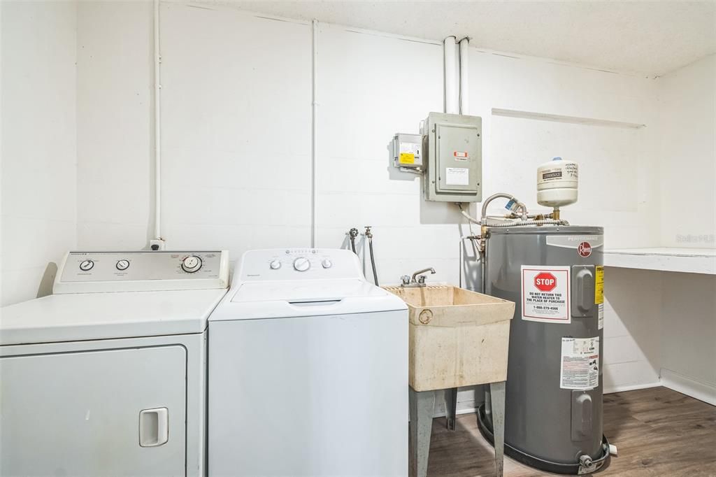 For Sale: $279,900 (3 beds, 2 baths, 1760 Square Feet)