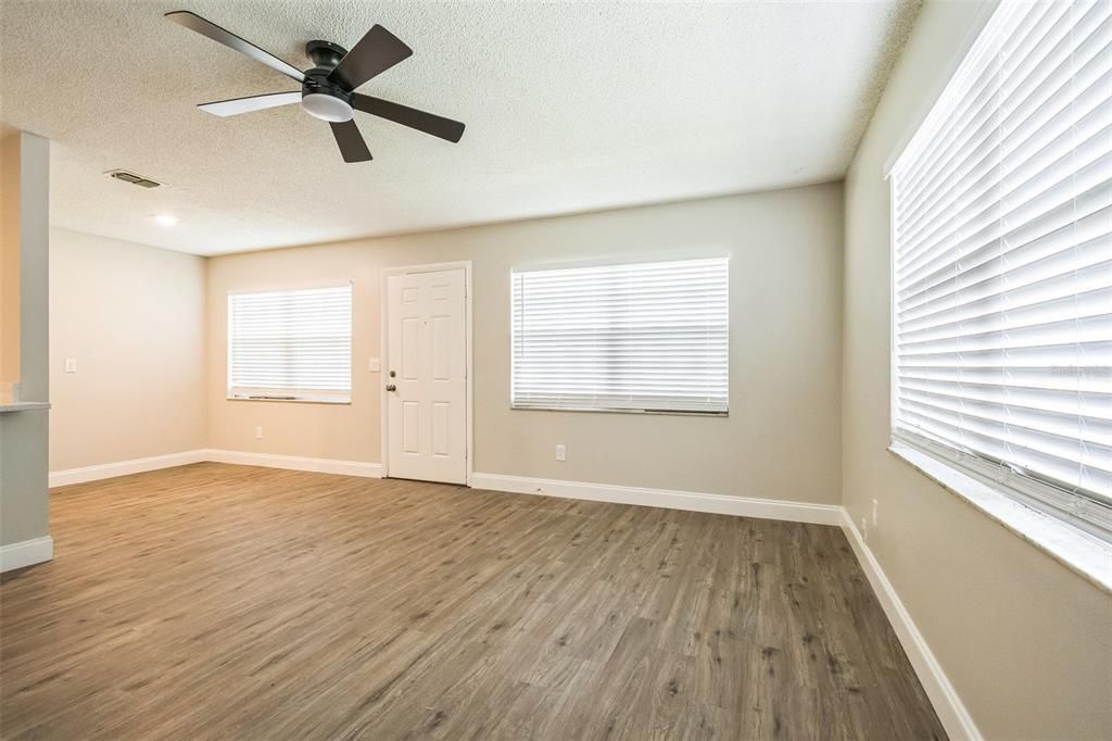 For Sale: $279,900 (3 beds, 2 baths, 1760 Square Feet)