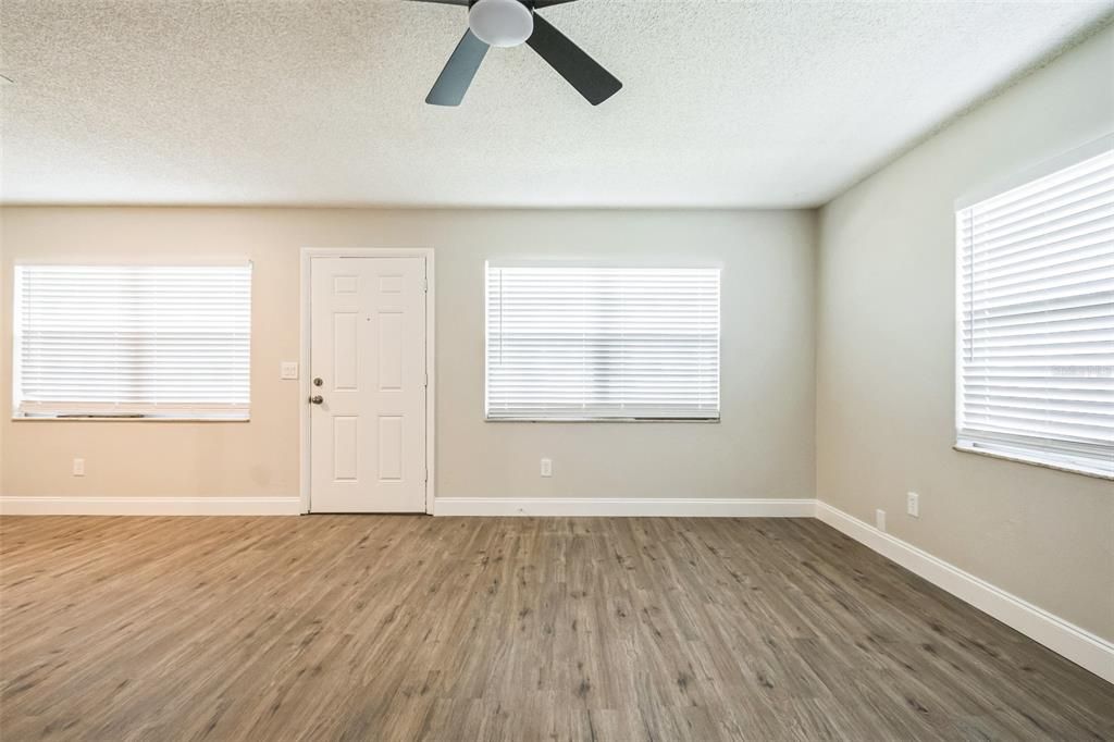 For Sale: $279,900 (3 beds, 2 baths, 1760 Square Feet)