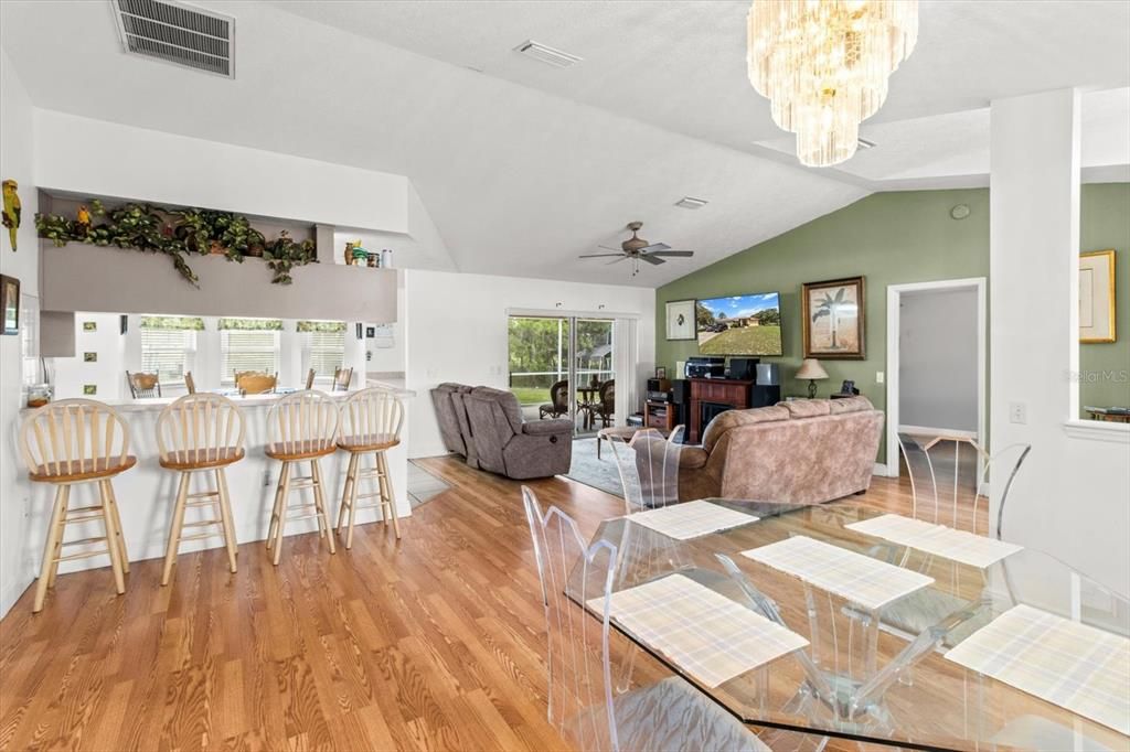 En Venta: $334,900 (3 camas, 2 baños, 1760 Pies cuadrados)