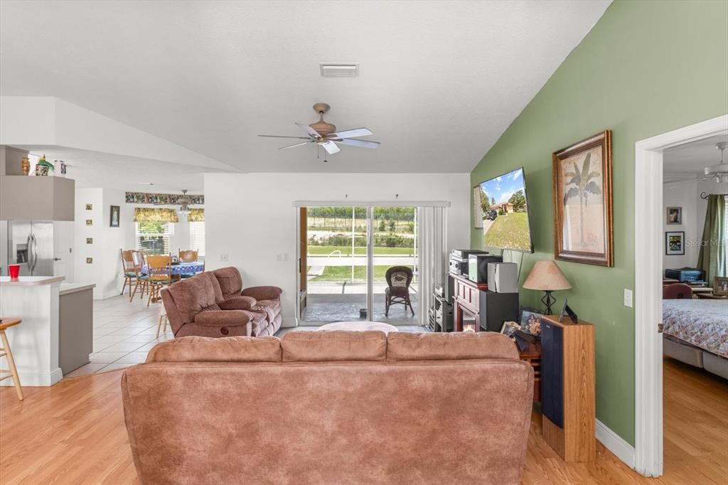 En Venta: $334,900 (3 camas, 2 baños, 1760 Pies cuadrados)