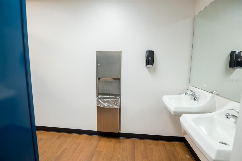 待售: $990,000 (0 贝兹, 0 浴室, 8757 平方英尺)