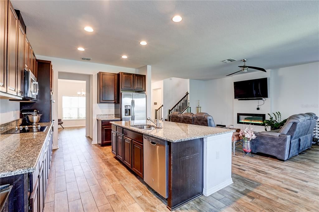 Active With Contract: $469,999 (5 beds, 3 baths, 3326 Square Feet)