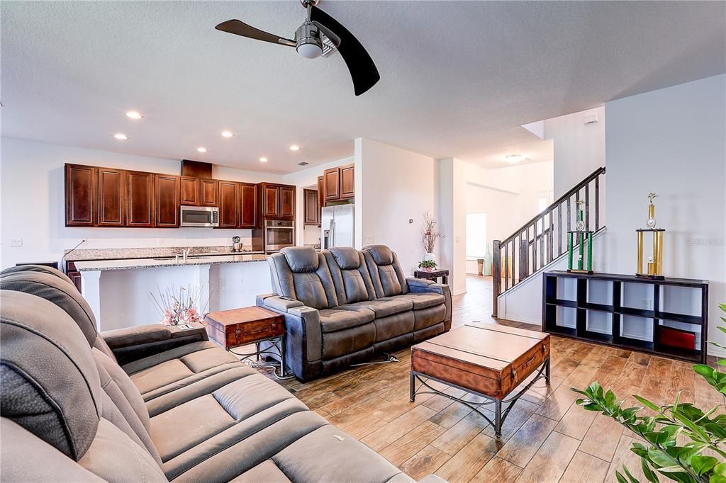 Active With Contract: $469,999 (5 beds, 3 baths, 3326 Square Feet)