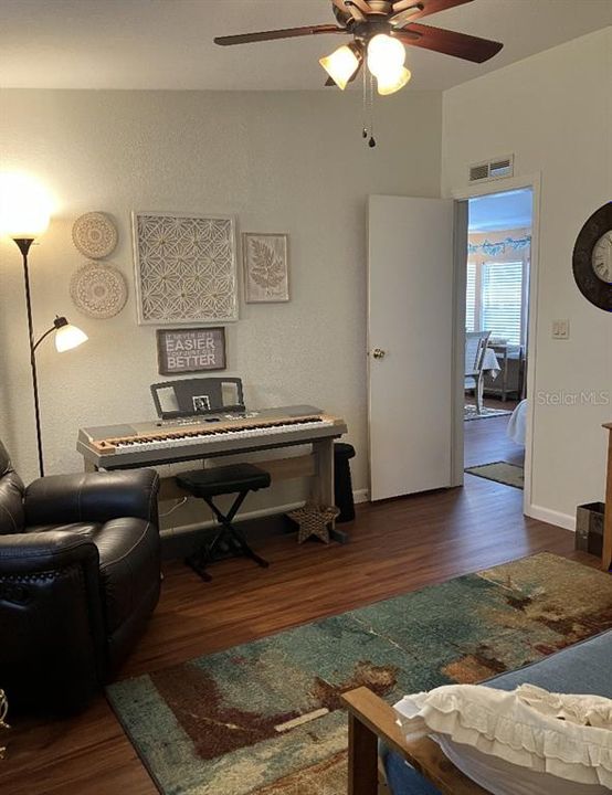 На продажу: $199,900 (3 спален, 2 ванн, 1769 Квадратных фут)