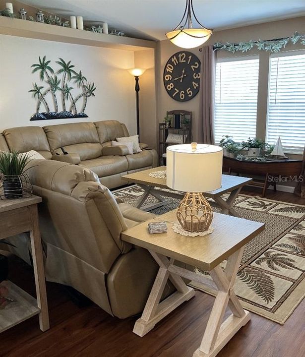 На продажу: $199,900 (3 спален, 2 ванн, 1769 Квадратных фут)