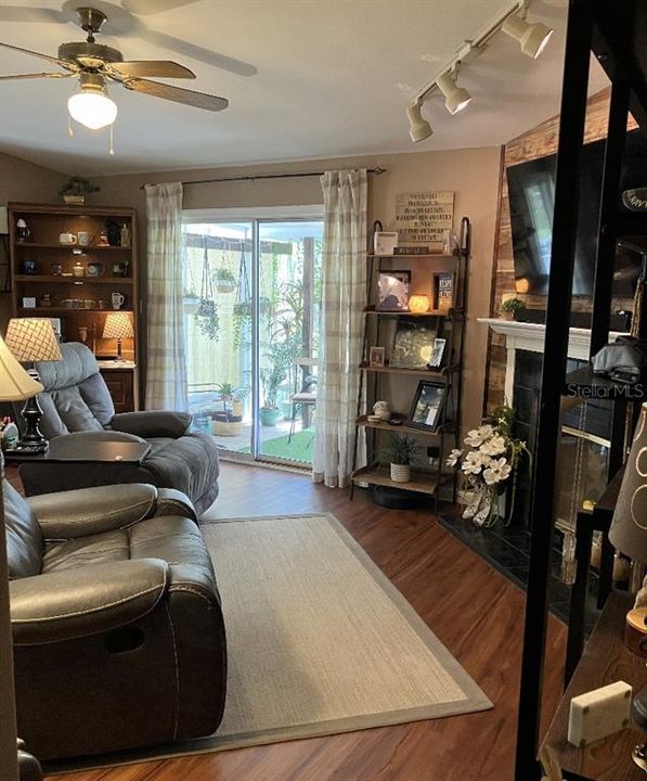 На продажу: $199,900 (3 спален, 2 ванн, 1769 Квадратных фут)