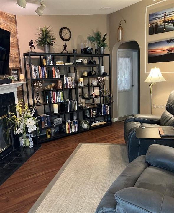 На продажу: $199,900 (3 спален, 2 ванн, 1769 Квадратных фут)