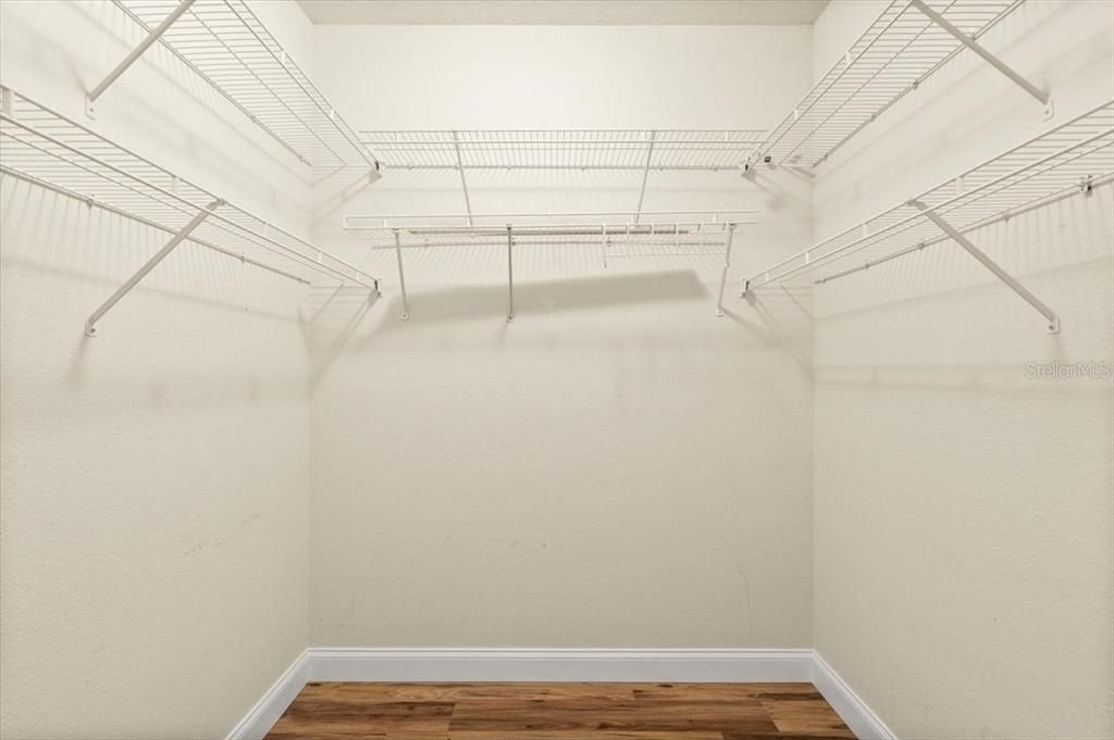 Под контрактом: $375,000 (4 спален, 2 ванн, 2118 Квадратных фут)