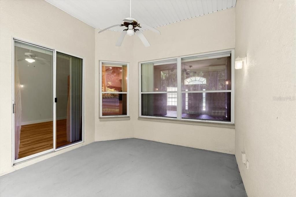 Под контрактом: $375,000 (4 спален, 2 ванн, 2118 Квадратных фут)