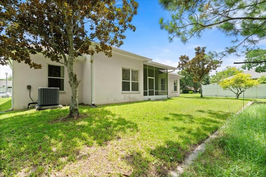 Под контрактом: $375,000 (4 спален, 2 ванн, 2118 Квадратных фут)