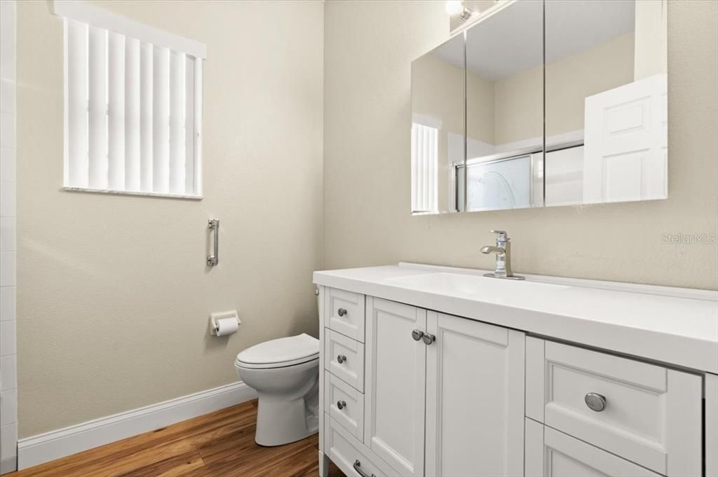 Под контрактом: $375,000 (4 спален, 2 ванн, 2118 Квадратных фут)