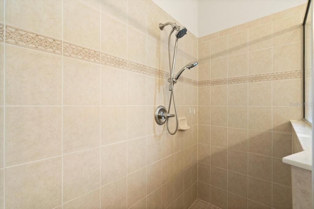 Под контрактом: $375,000 (4 спален, 2 ванн, 2118 Квадратных фут)