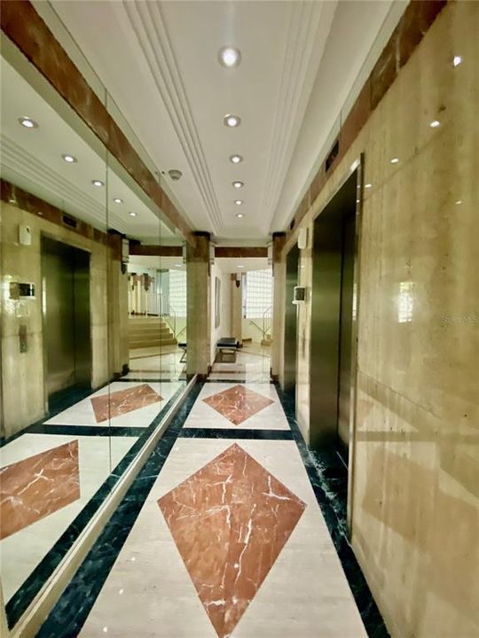 Под контрактом: $975,000 (2 спален, 2 ванн, 1858 Квадратных фут)