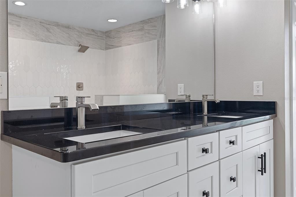 For Sale: $550,000 (5 beds, 3 baths, 3415 Square Feet)