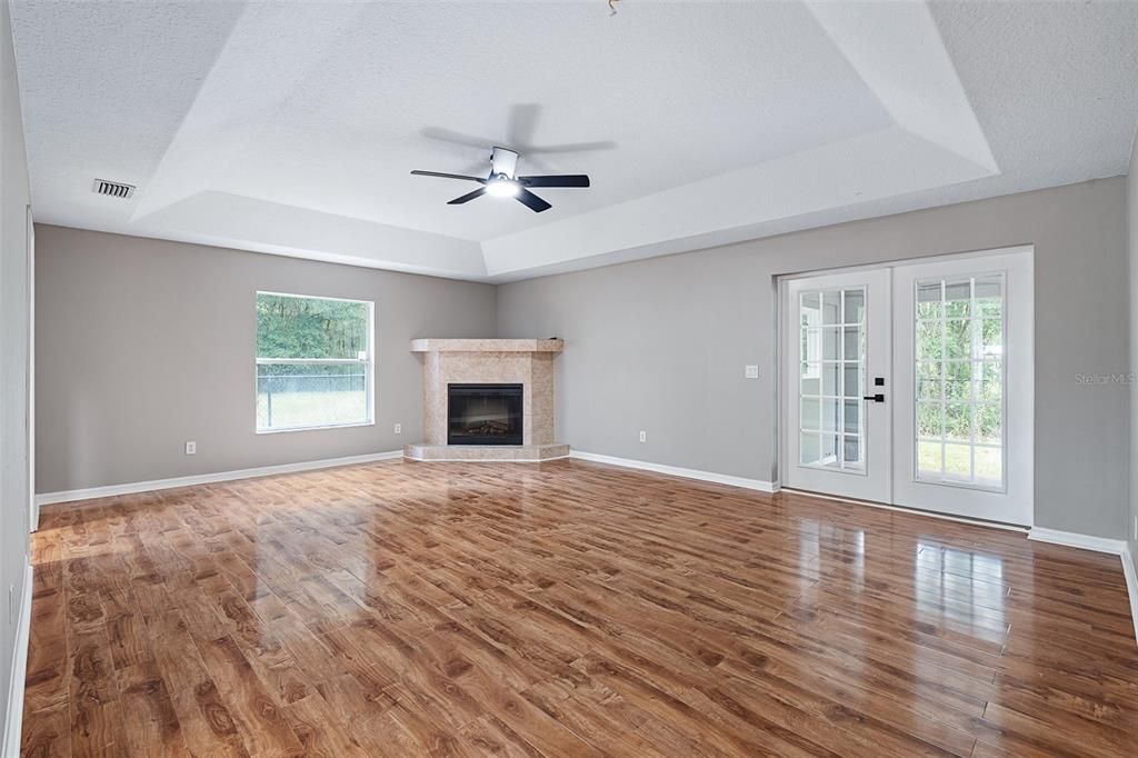 For Sale: $550,000 (5 beds, 3 baths, 3415 Square Feet)