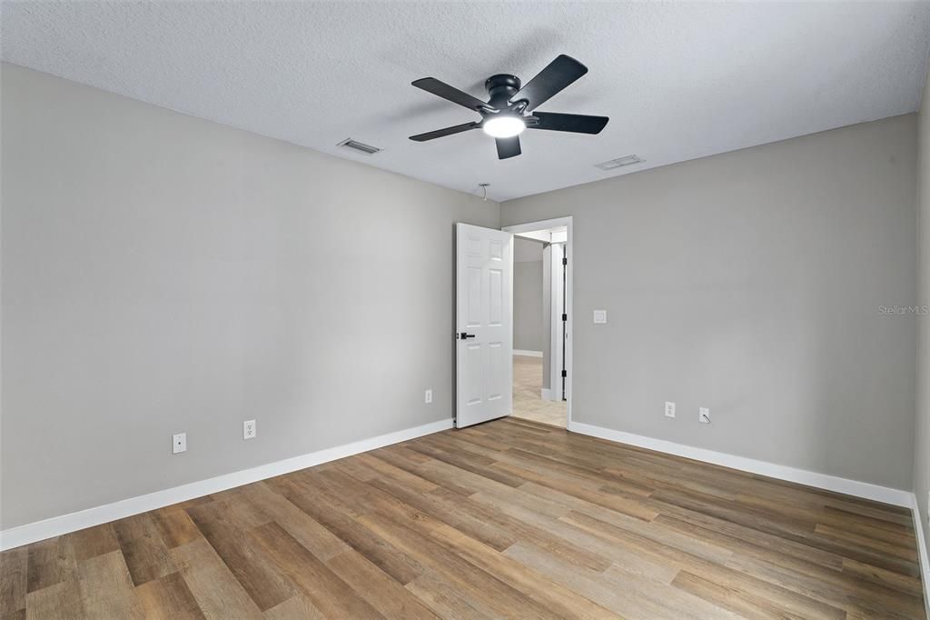 For Sale: $550,000 (5 beds, 3 baths, 3415 Square Feet)