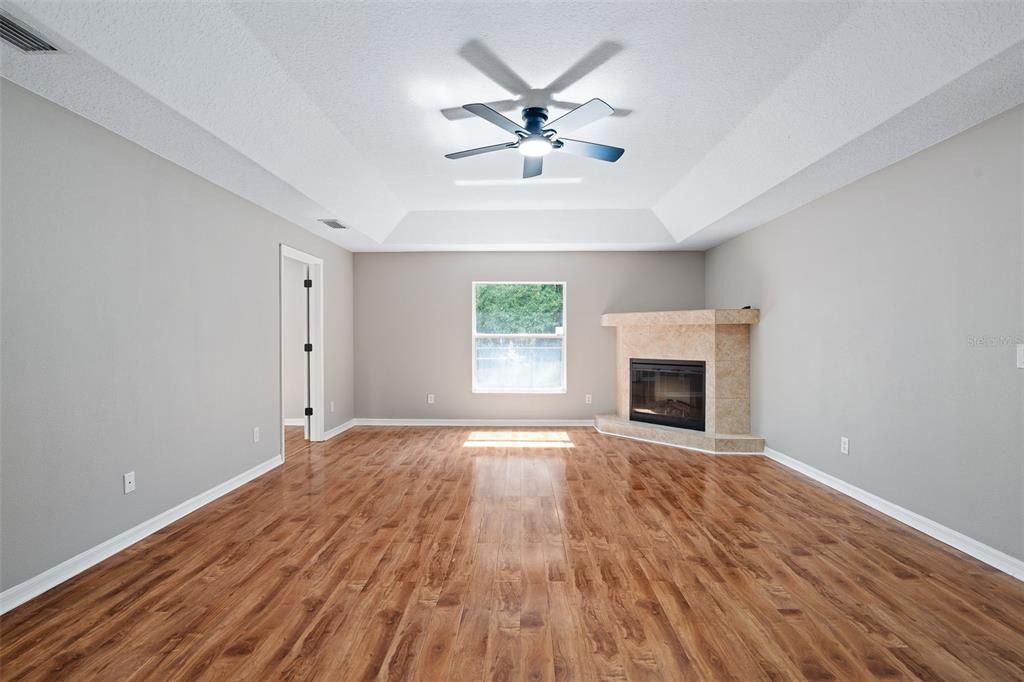 For Sale: $550,000 (5 beds, 3 baths, 3415 Square Feet)