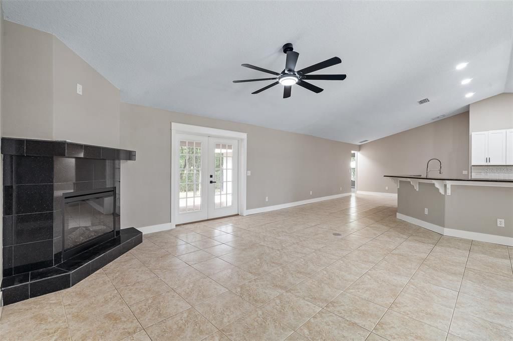 For Sale: $550,000 (5 beds, 3 baths, 3415 Square Feet)