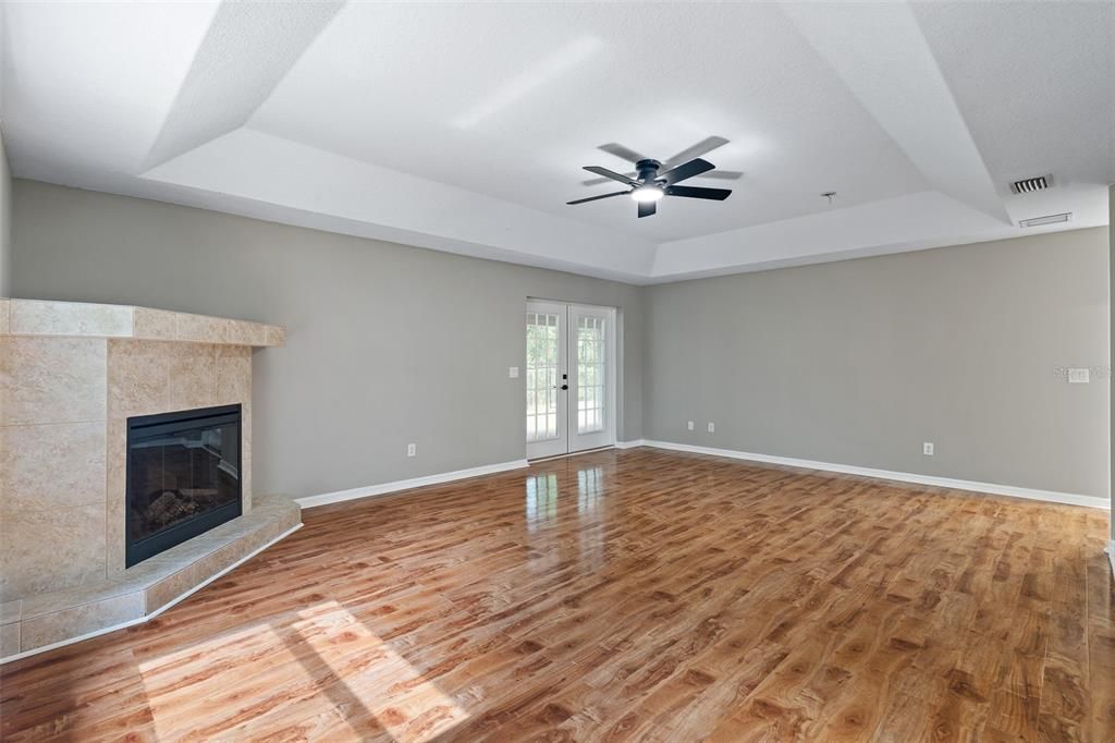 For Sale: $550,000 (5 beds, 3 baths, 3415 Square Feet)